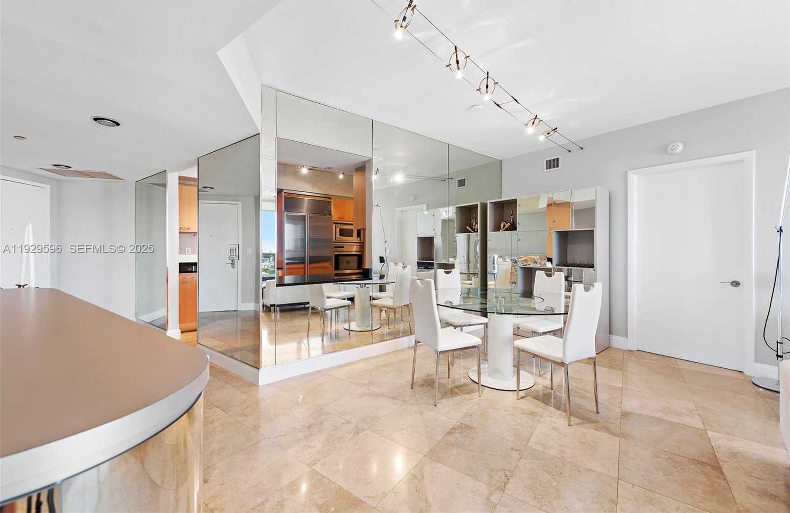 Imagen de Pequeño Objeto