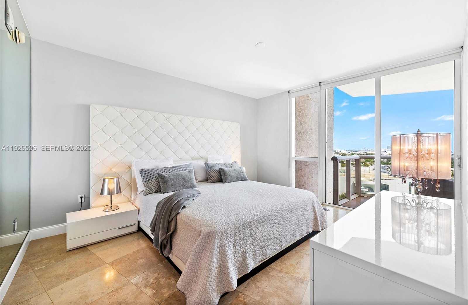 Imagen de Pequeño Objeto