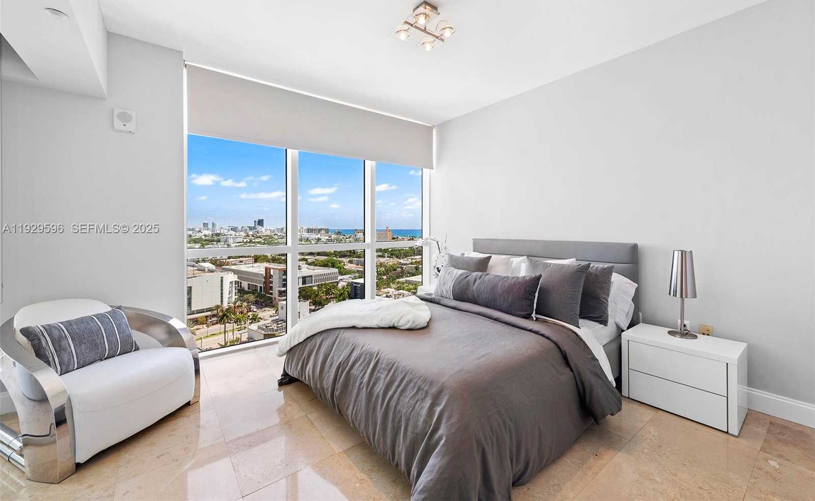 Imagen de Pequeño Objeto