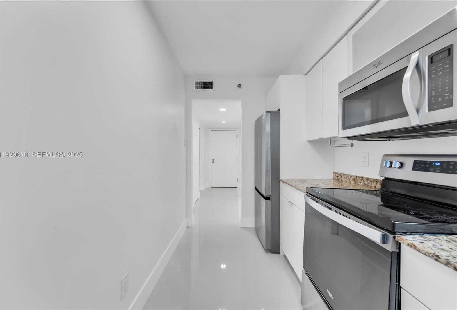 Small Image of 770 CLAUGHTON ISLAND DR #1401, Miami Number 12