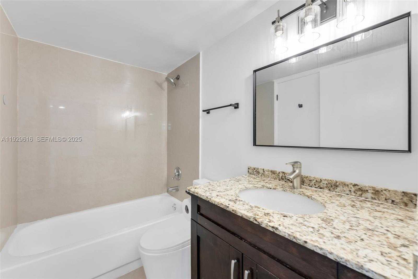 Small Image of 770 CLAUGHTON ISLAND DR #1401, Miami Number 13