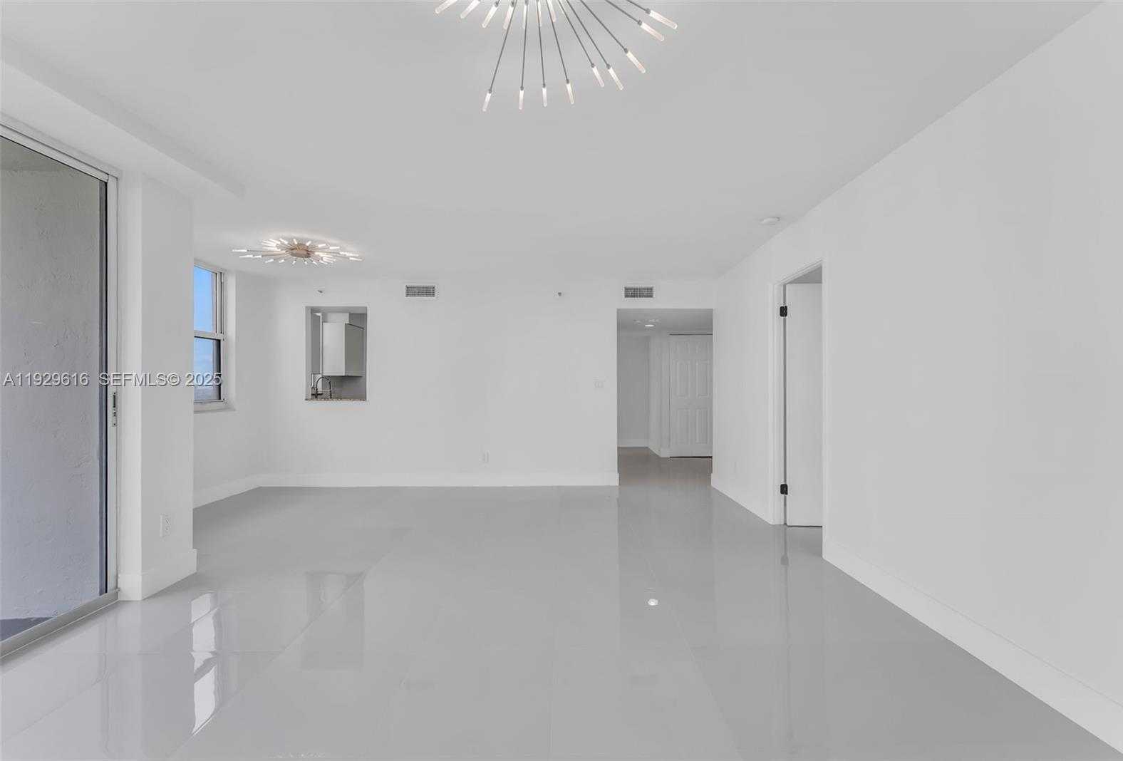 Small Image of 770 CLAUGHTON ISLAND DR #1401, Miami Number 17