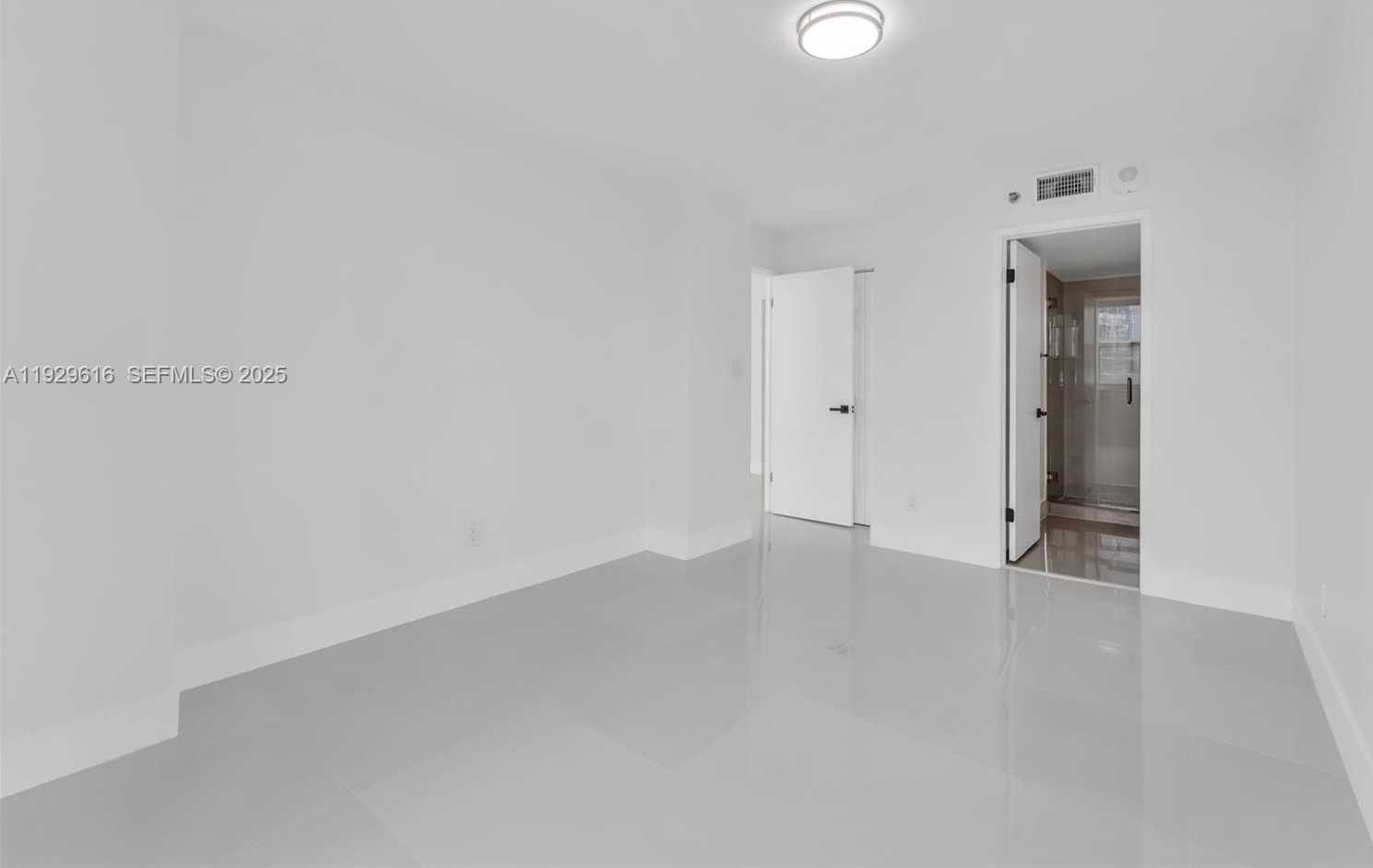 Small Image of 770 CLAUGHTON ISLAND DR #1401, Miami Number 19