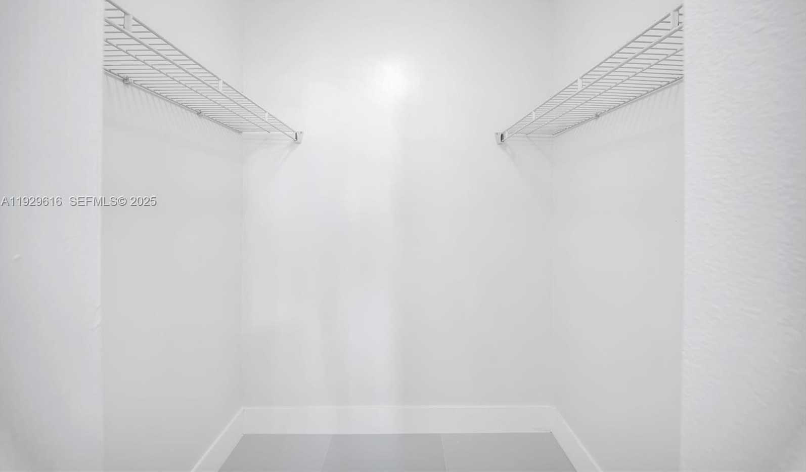 Small Image of 770 CLAUGHTON ISLAND DR #1401, Miami Number 20