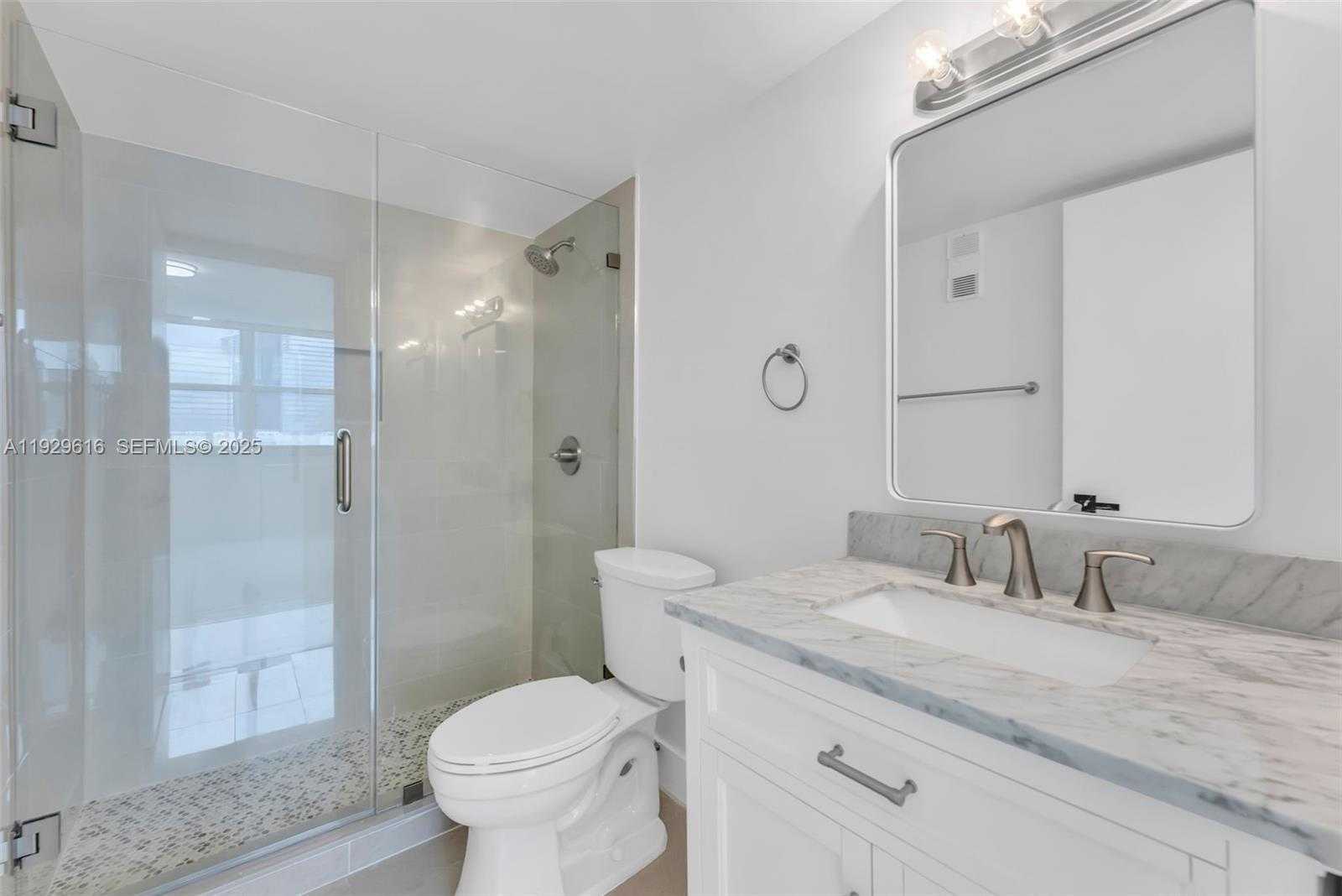 Small Image of 770 CLAUGHTON ISLAND DR #1401, Miami Number 21