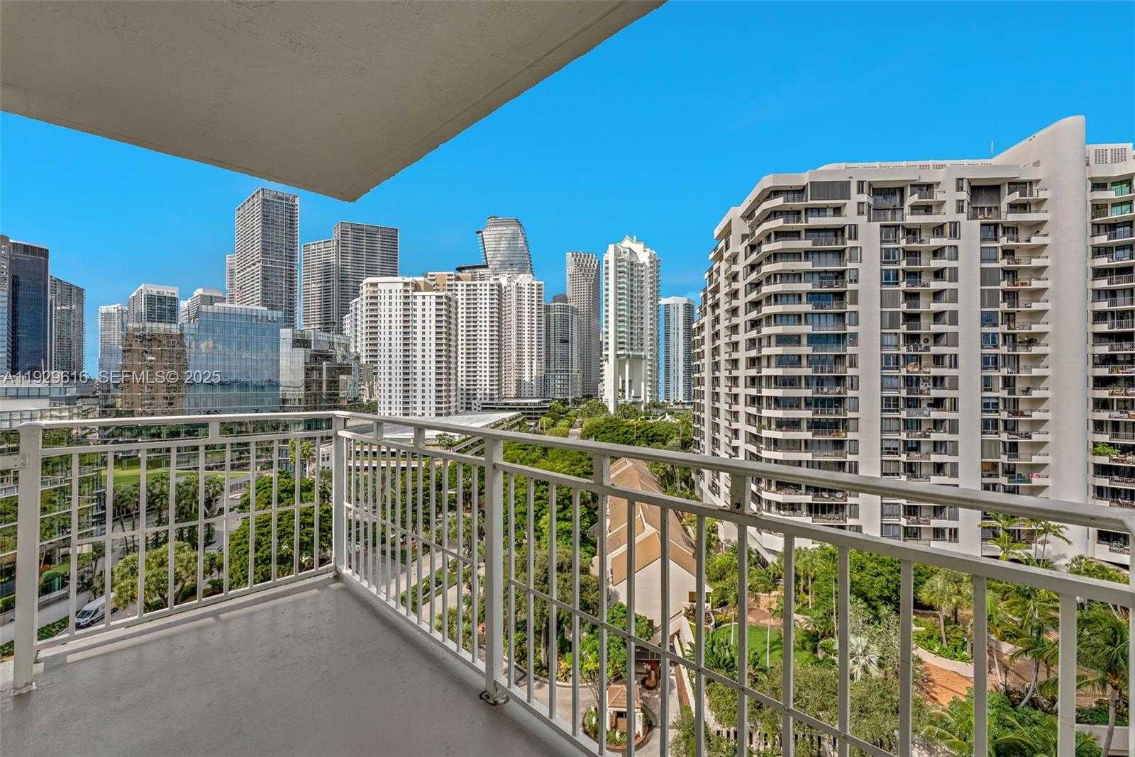 Small Image of 770 CLAUGHTON ISLAND DR #1401, Miami Number 24
