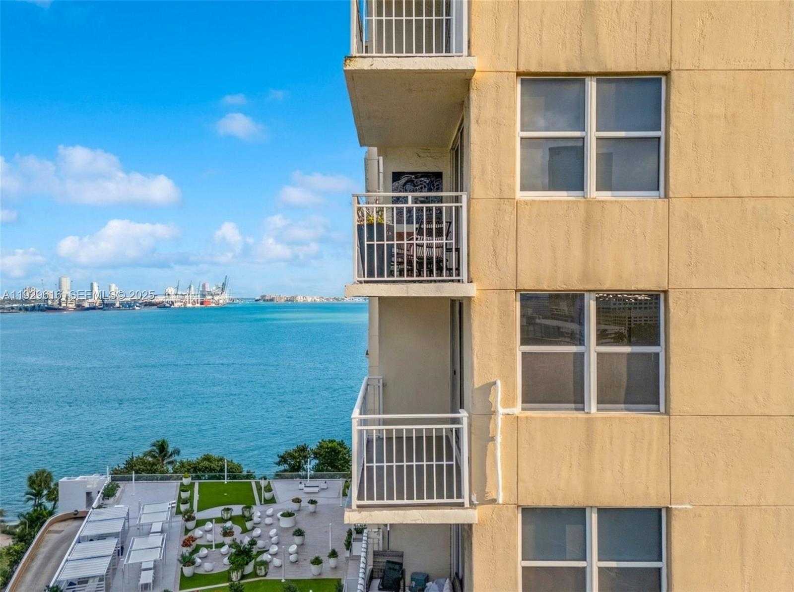Small Image of 770 CLAUGHTON ISLAND DR #1401, Miami Number 6
