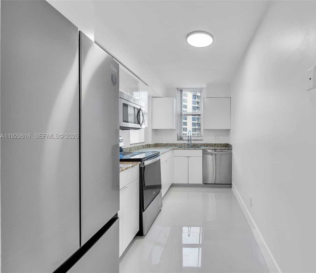 Small Image of 770 CLAUGHTON ISLAND DR #1401, Miami Number 8