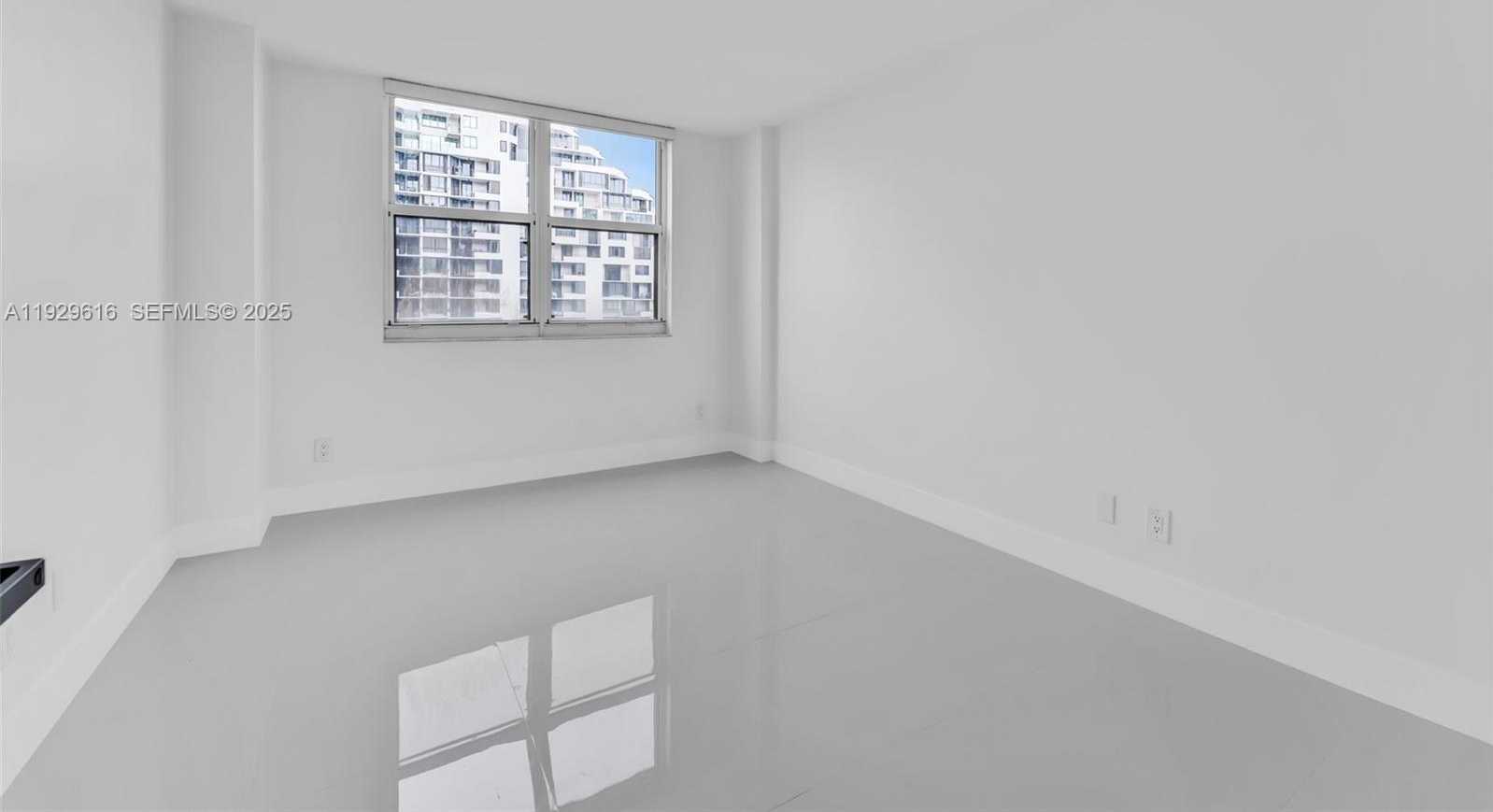 Small Image of 770 CLAUGHTON ISLAND DR #1401, Miami Number 9