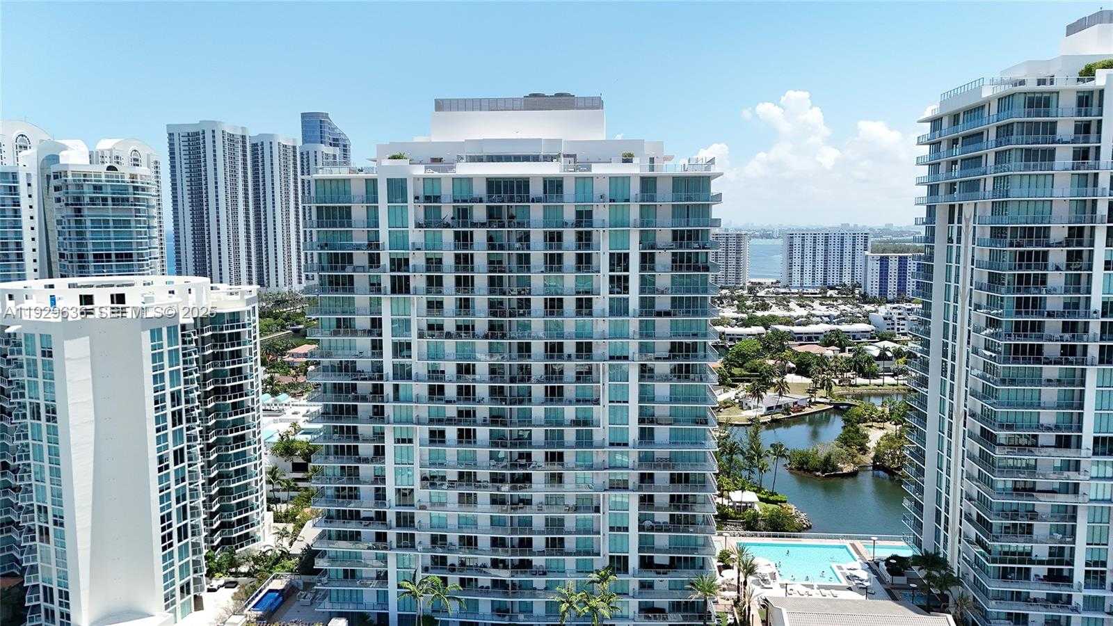 Imagen de Pequeño Objeto