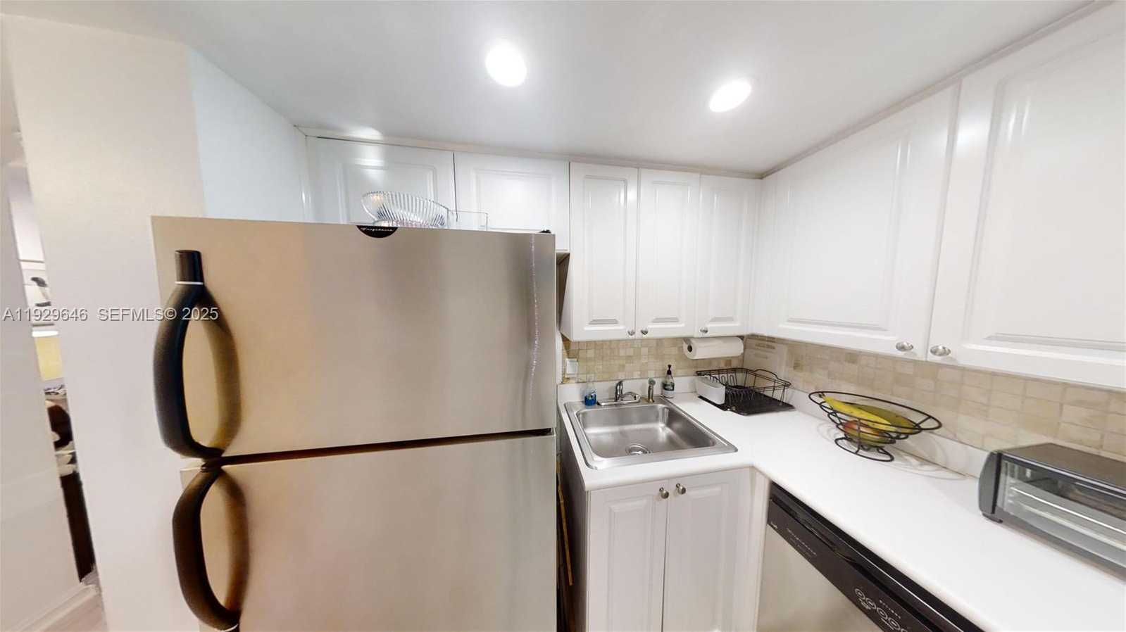 Small Image of 800 WEST AVE #614, Miami Beach Number 7