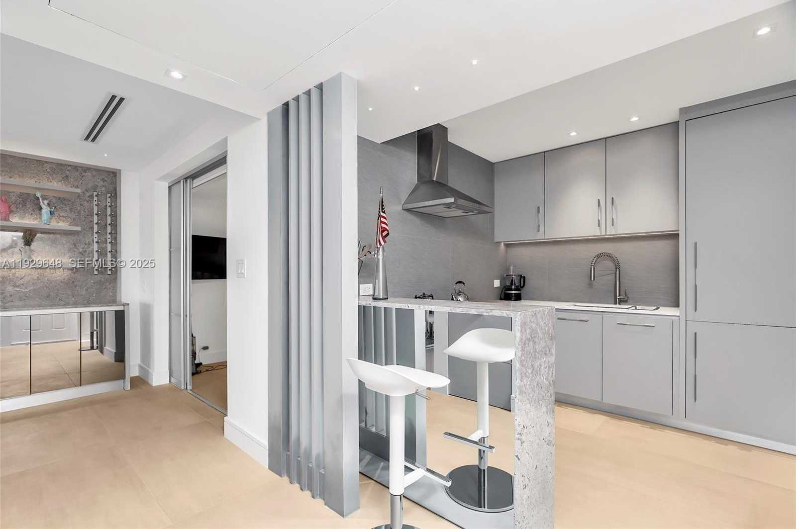 Small Image of 325 OCEAN DR #410, Miami Beach Number 10