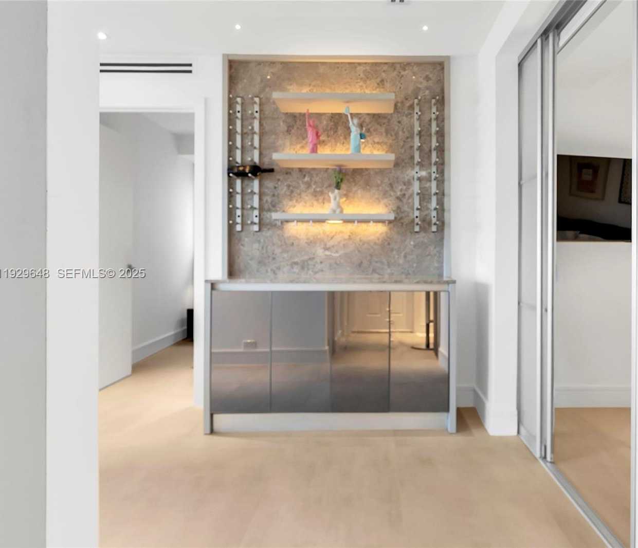 Small Image of 325 OCEAN DR #410, Miami Beach Number 11