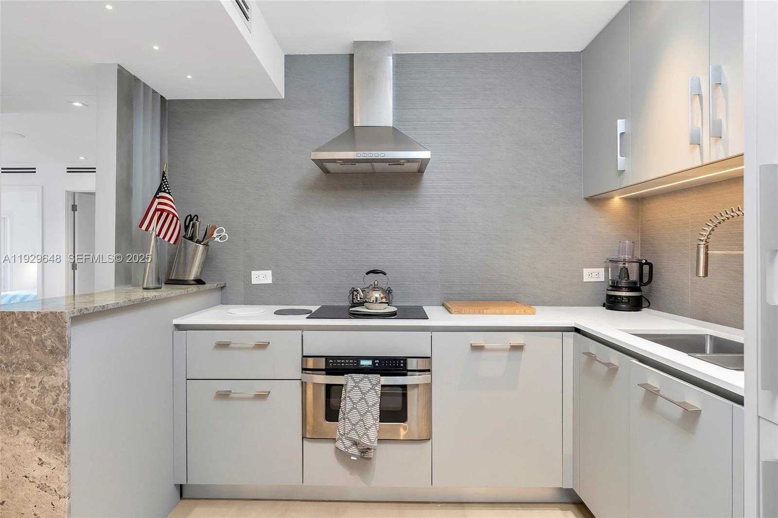 Small Image of 325 OCEAN DR #410, Miami Beach Number 13