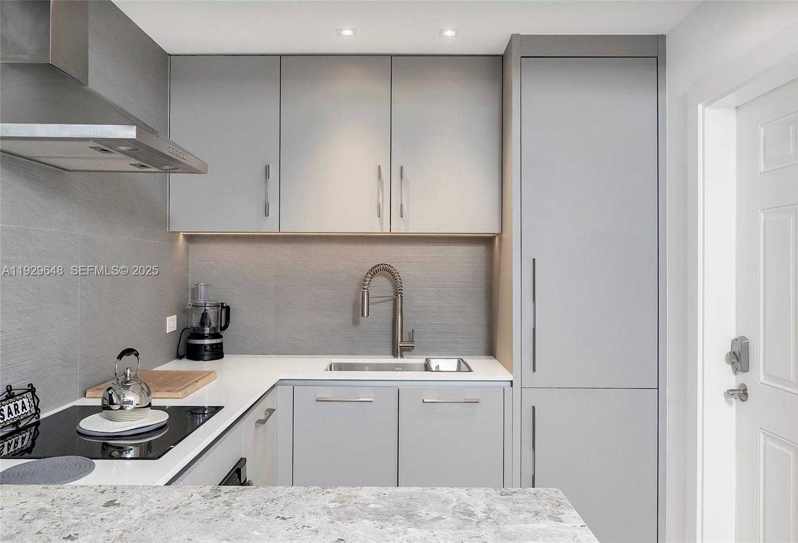 Small Image of 325 OCEAN DR #410, Miami Beach Number 14