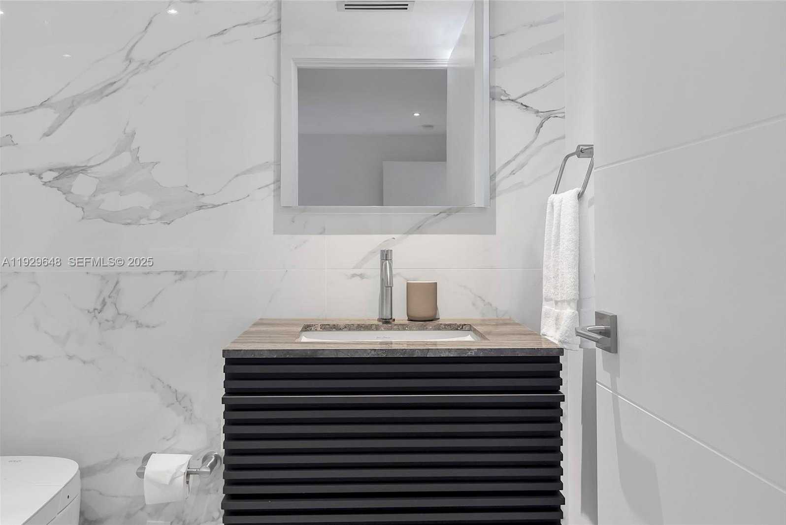 Small Image of 325 OCEAN DR #410, Miami Beach Number 18