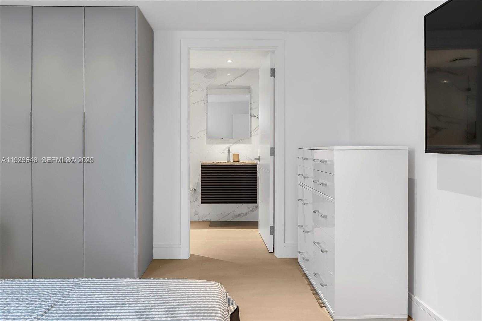 Small Image of 325 OCEAN DR #410, Miami Beach Number 27