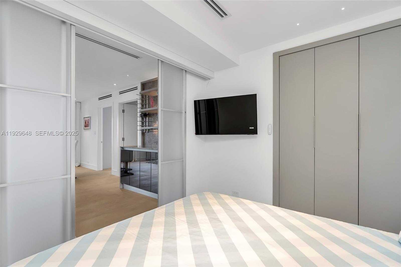 Small Image of 325 OCEAN DR #410, Miami Beach Number 28