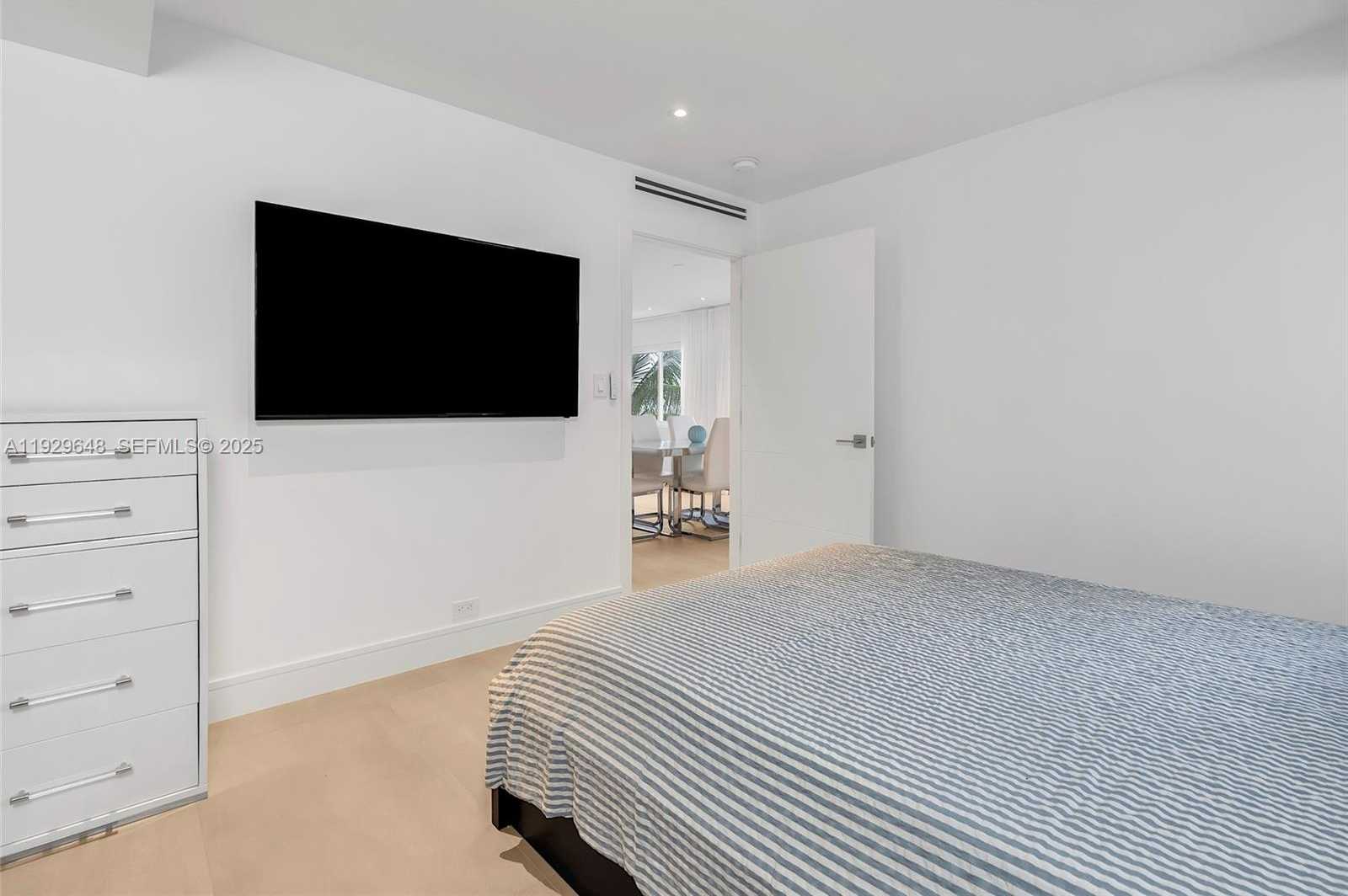 Small Image of 325 OCEAN DR #410, Miami Beach Number 39