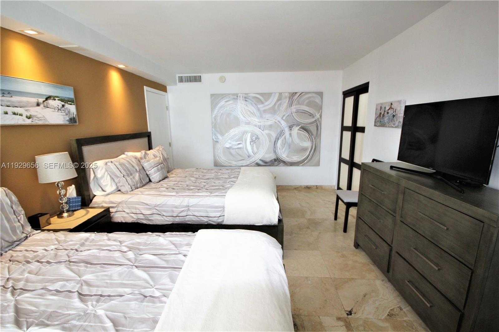 Small Image of 5161 COLLINS AVE #1610, Miami Beach Number 11