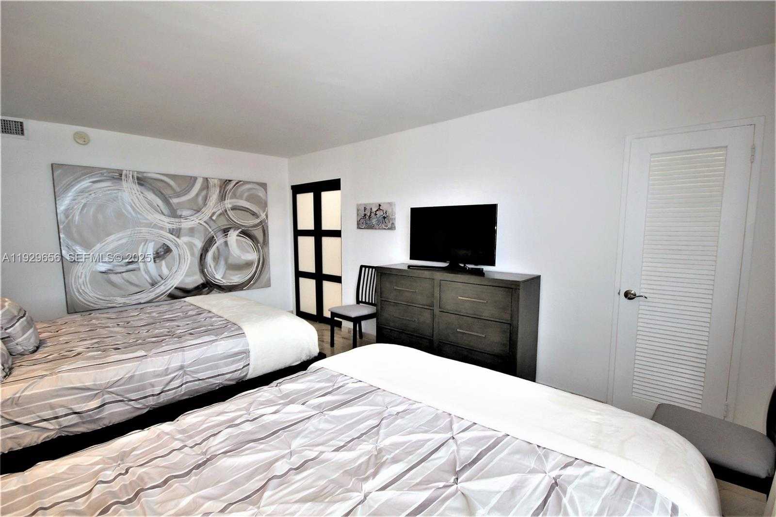 Small Image of 5161 COLLINS AVE #1610, Miami Beach Number 14