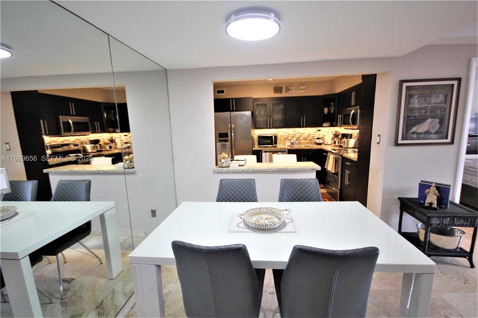 Small Image of 5161 COLLINS AVE #1610, Miami Beach Number 4