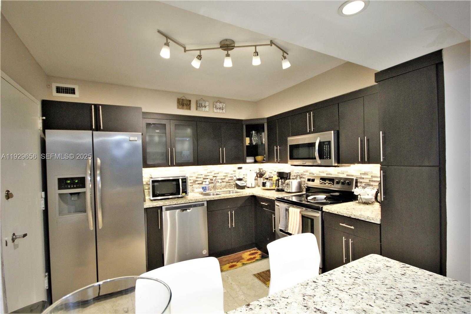 Small Image of 5161 COLLINS AVE #1610, Miami Beach Number 7