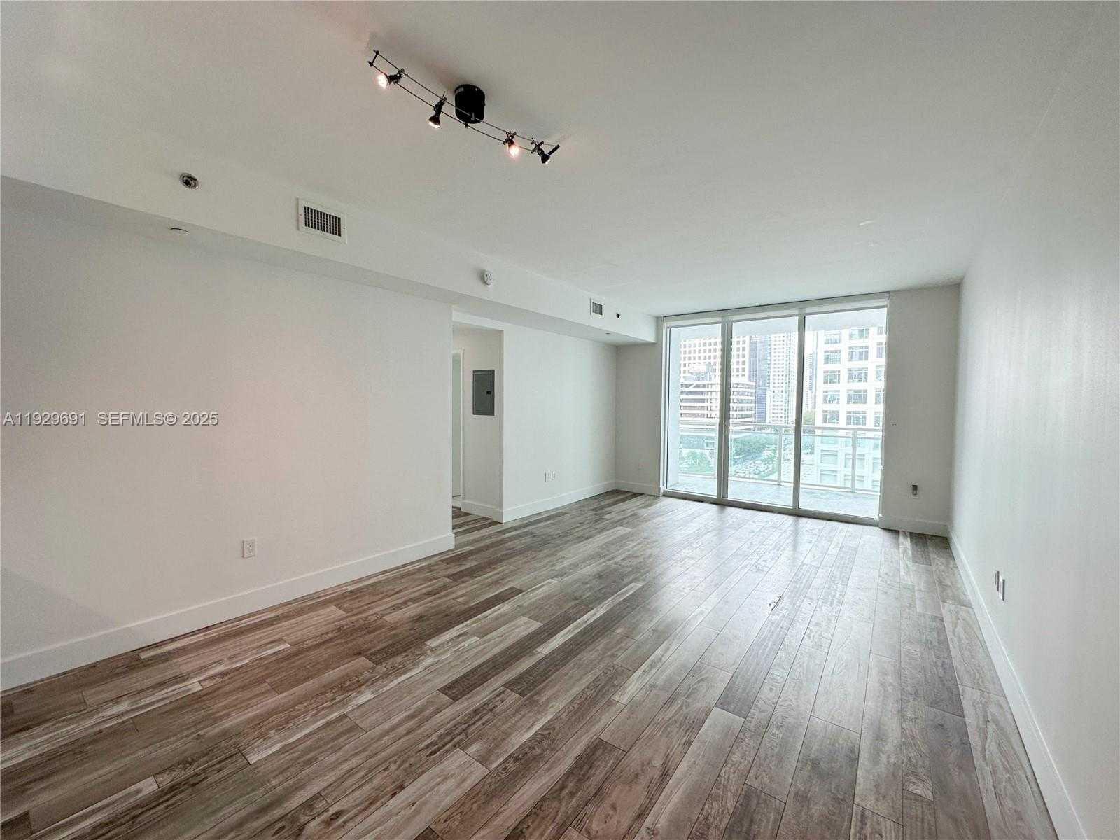 Small Image of 951 BRICKELL AVE #801, Miami Number 2