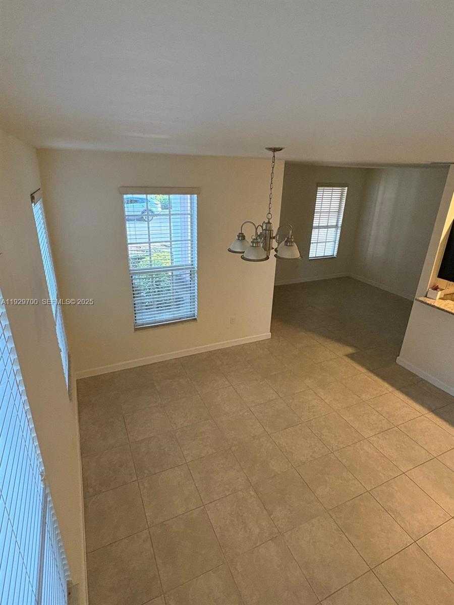 Small Image of Miami Number 12