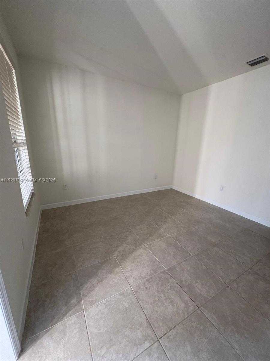 Small Image of Miami Number 17