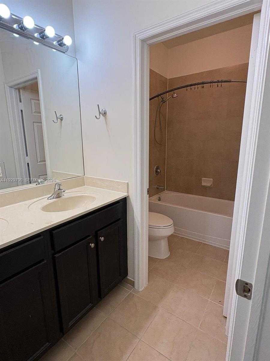 Small Image of Miami Number 19