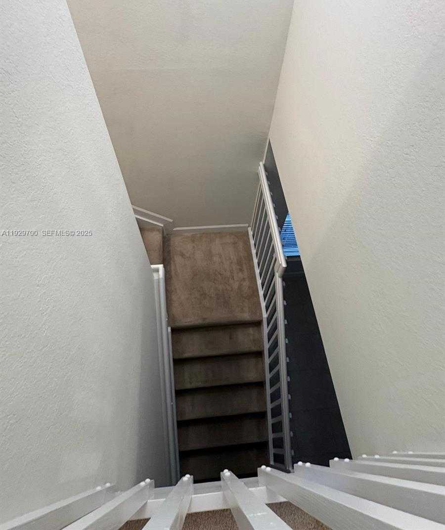 Small Image of Miami Number 20