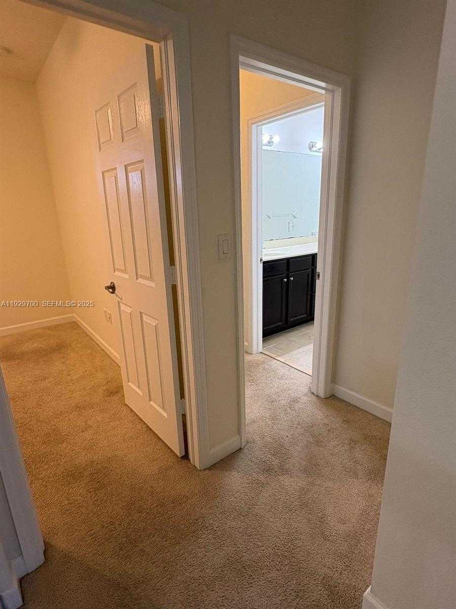 Small Image of Miami Number 21