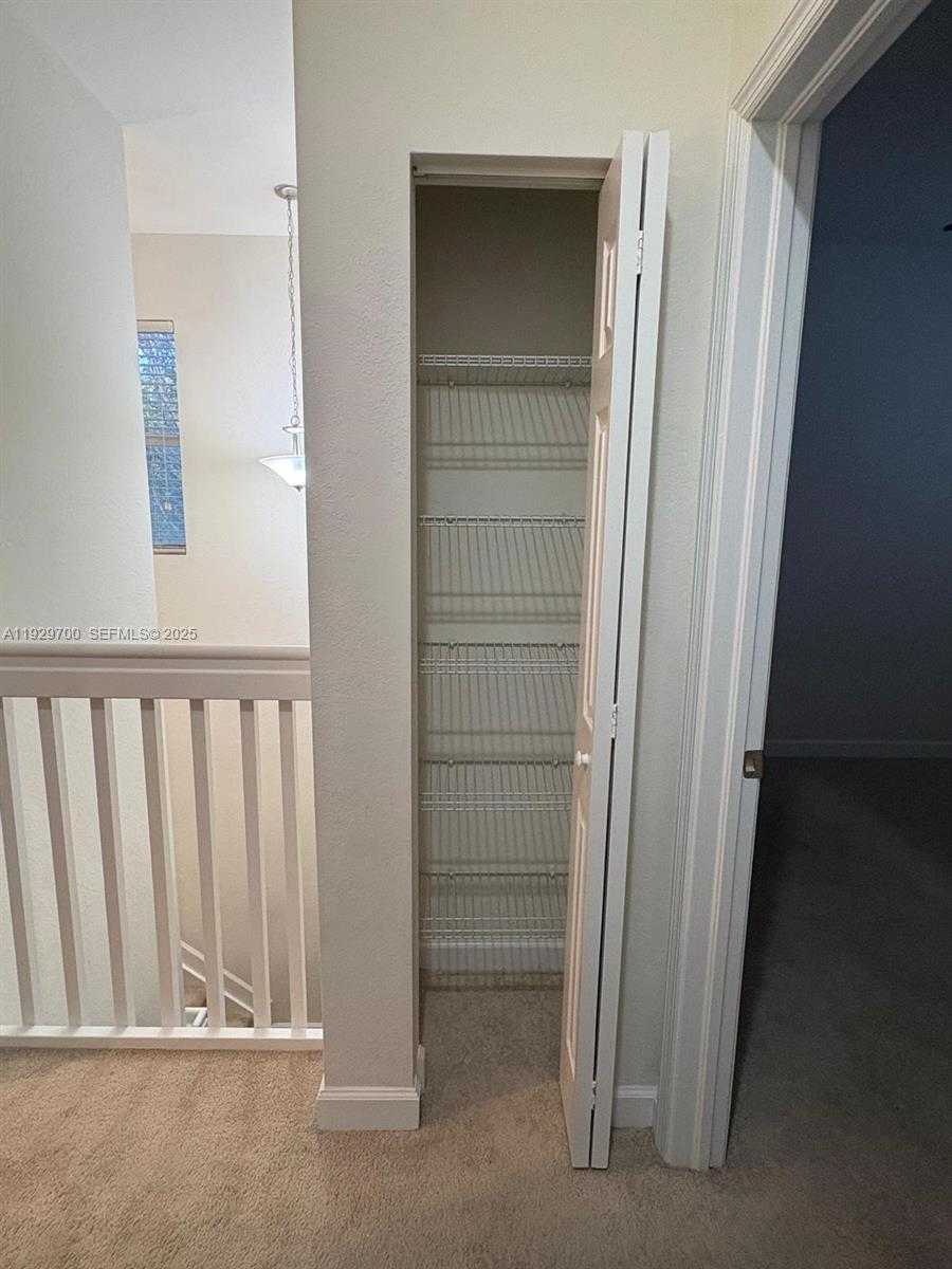 Small Image of Miami Number 29