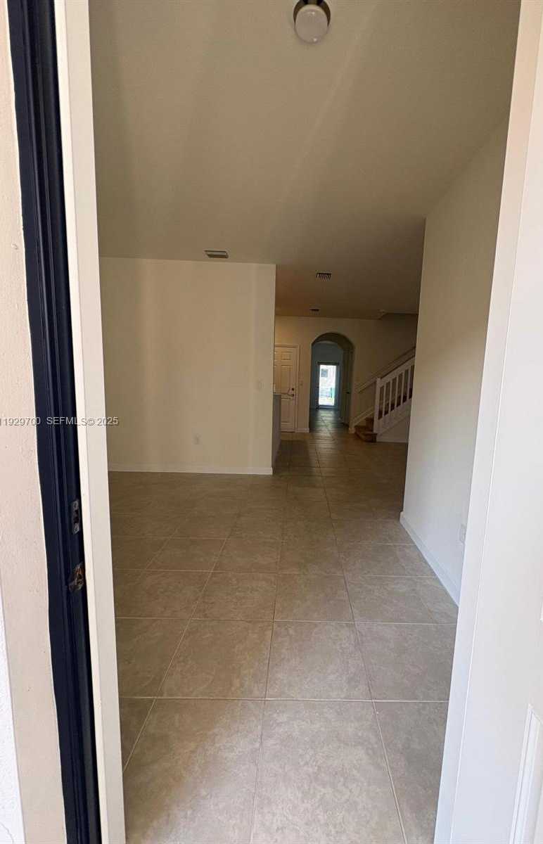 Small Image of Miami Number 3