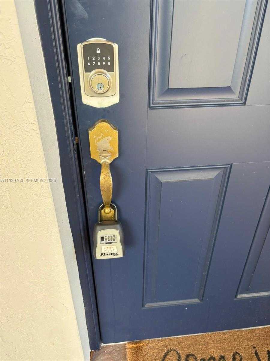 Small Image of Miami Number 32