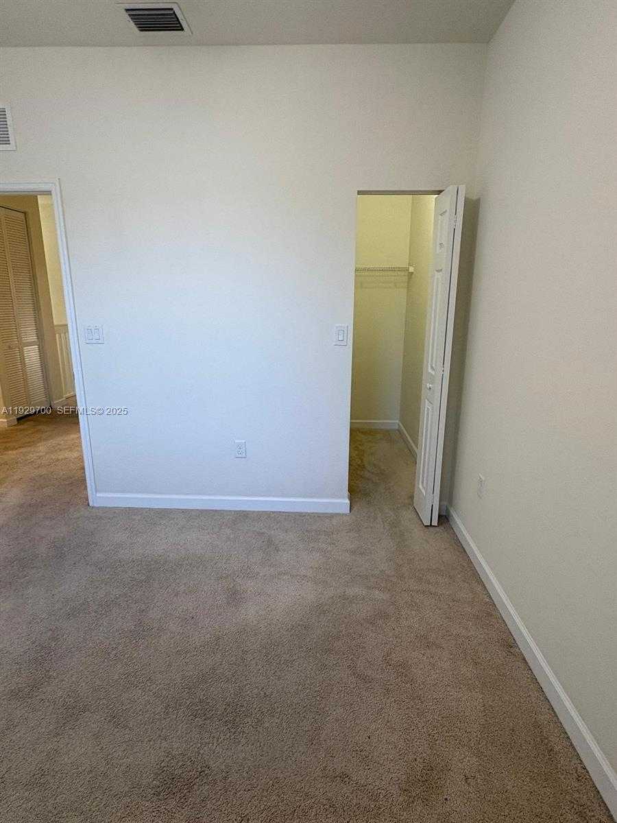 Small Image of Miami Number 33