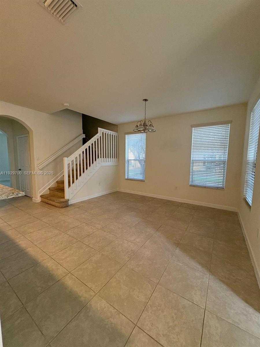 Small Image of Miami Number 4