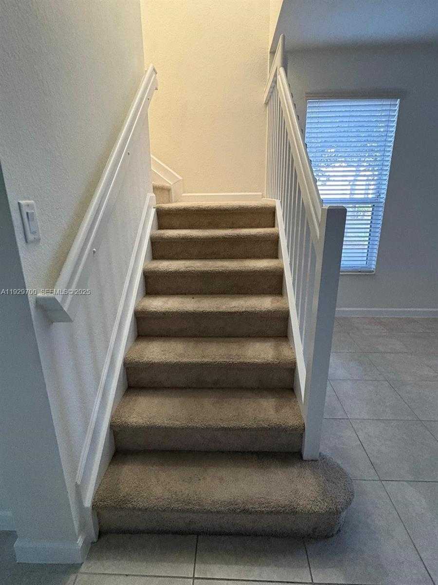 Small Image of Miami Number 9