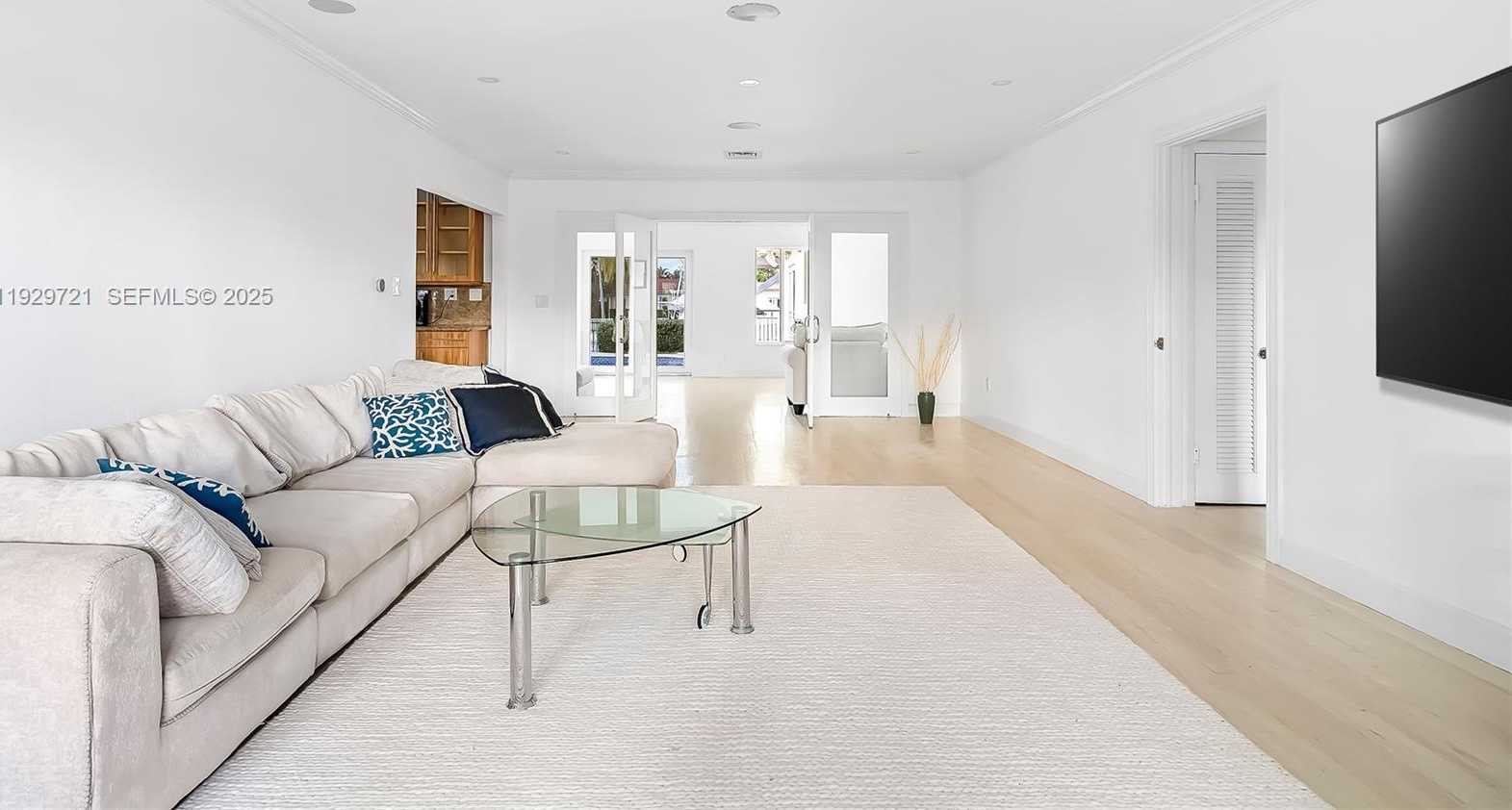 Small Image of 2085 IXORA RD, North Miami Number 4