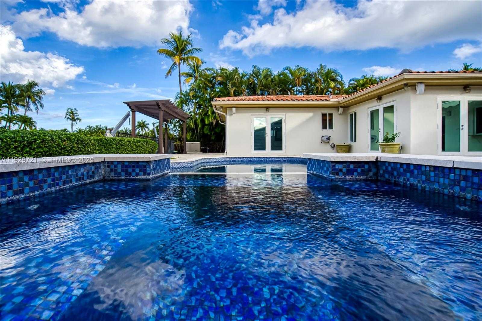 Small Image of 2085 IXORA RD, North Miami Number 40