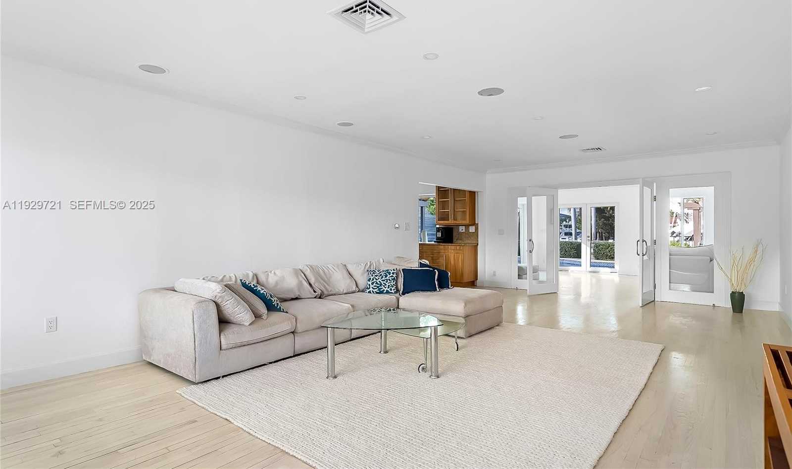 Small Image of 2085 IXORA RD, North Miami Number 6