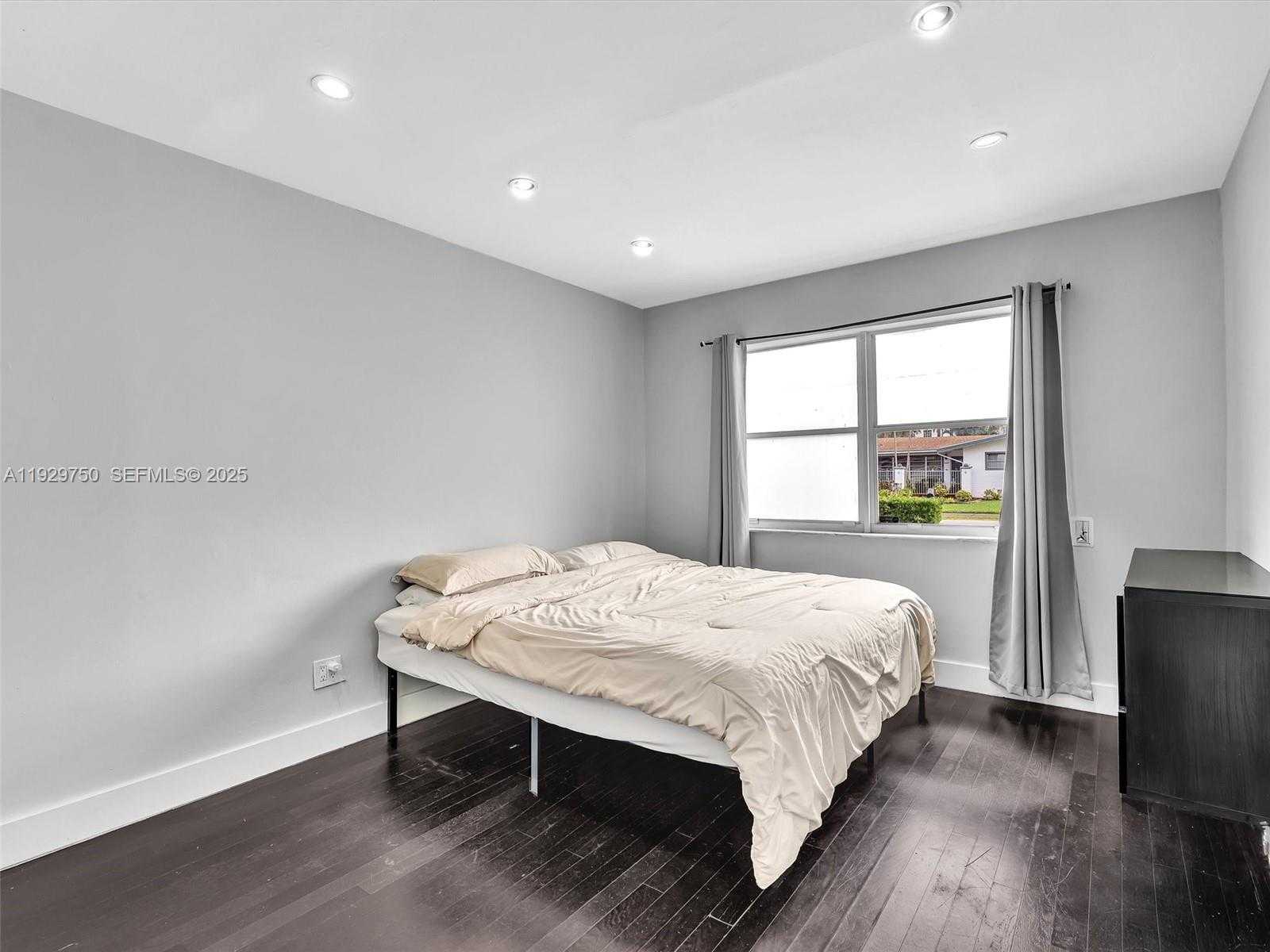 Imagen de Pequeño Objeto