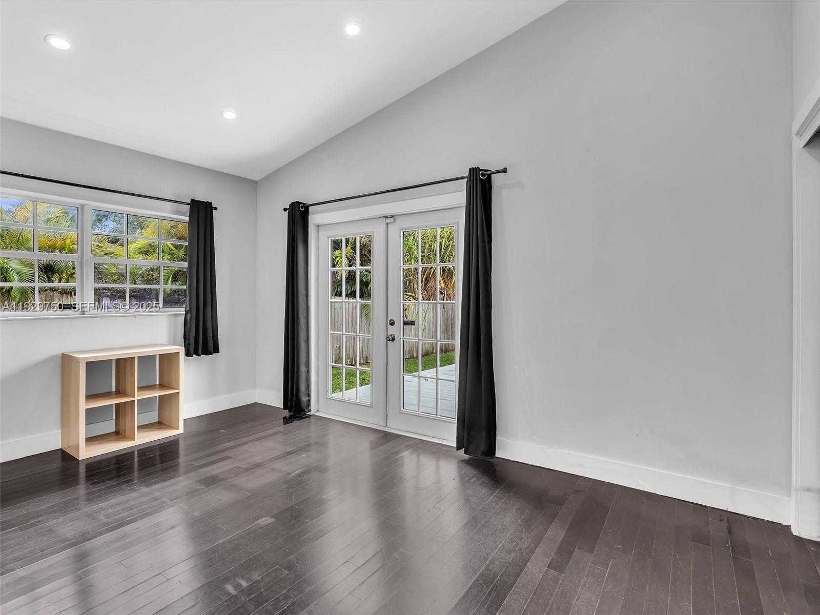 Imagen de Pequeño Objeto