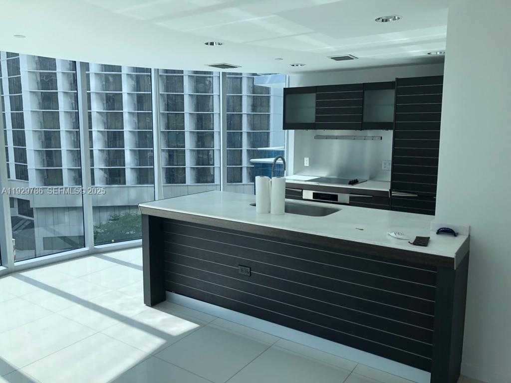 Small Image of 200 BISCAYNE BOULEVARD WAY #902, Miami Number 1