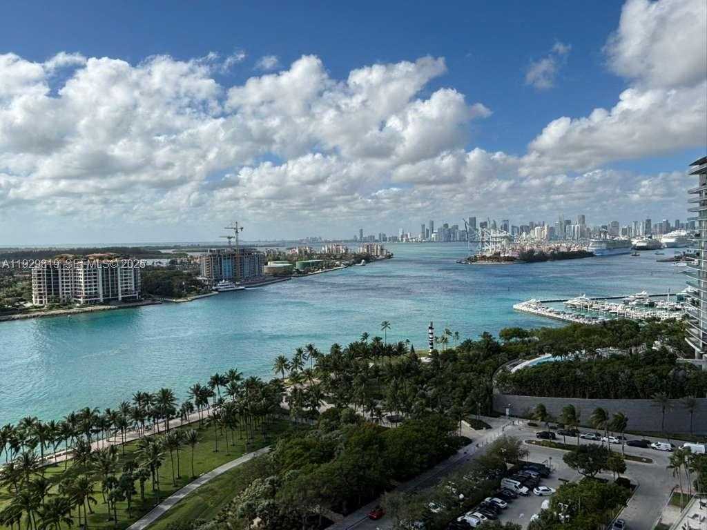 Small Image of 400 SOUTH POINTE DR #2105, Miami Beach Number 10