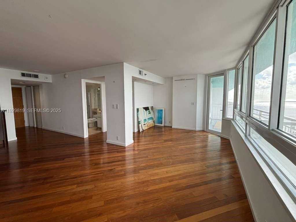 Small Image of 400 SOUTH POINTE DR #2105, Miami Beach Number 13