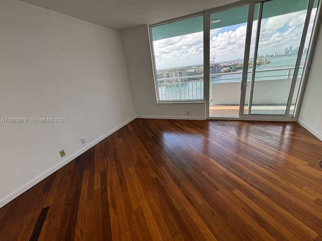 Small Image of 400 SOUTH POINTE DR #2105, Miami Beach Number 17