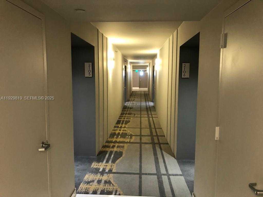 Small Image of 400 SOUTH POINTE DR #2105, Miami Beach Number 25