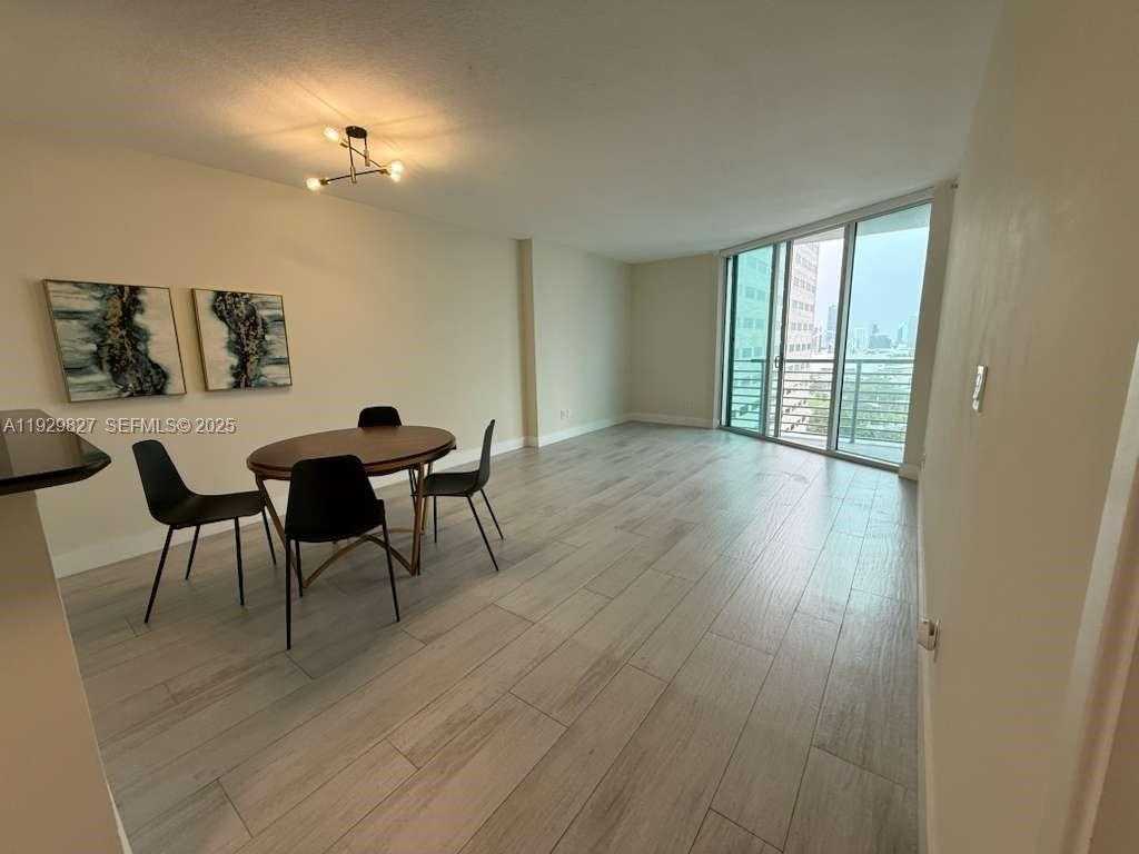 Small Image of 325 SOUTH BISCAYNE BLVD #2816, Miami Number 3
